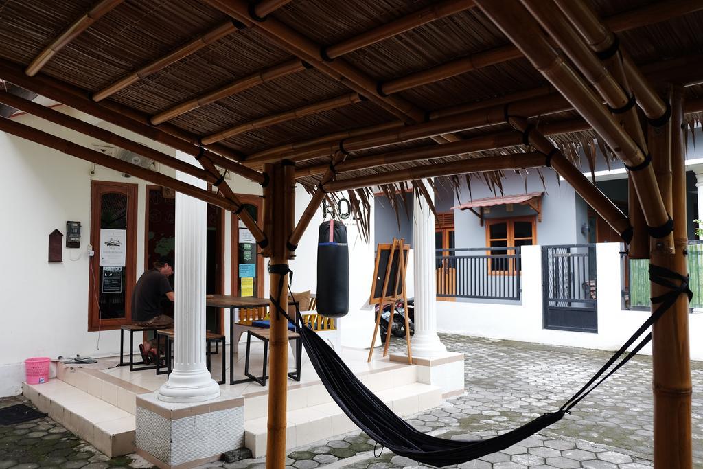 Hoz Bed & Breakfast Yogyakarta Esterno foto