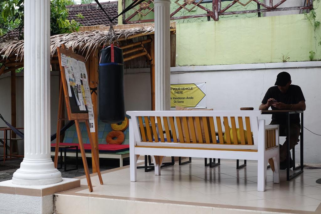 Hoz Bed & Breakfast Yogyakarta Esterno foto