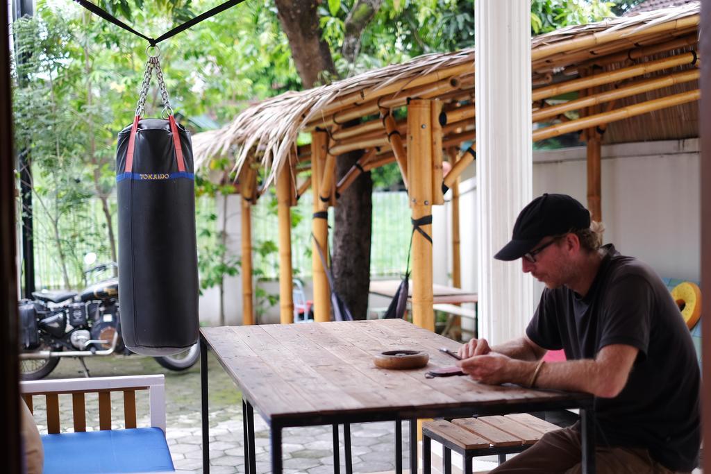 Hoz Bed & Breakfast Yogyakarta Esterno foto