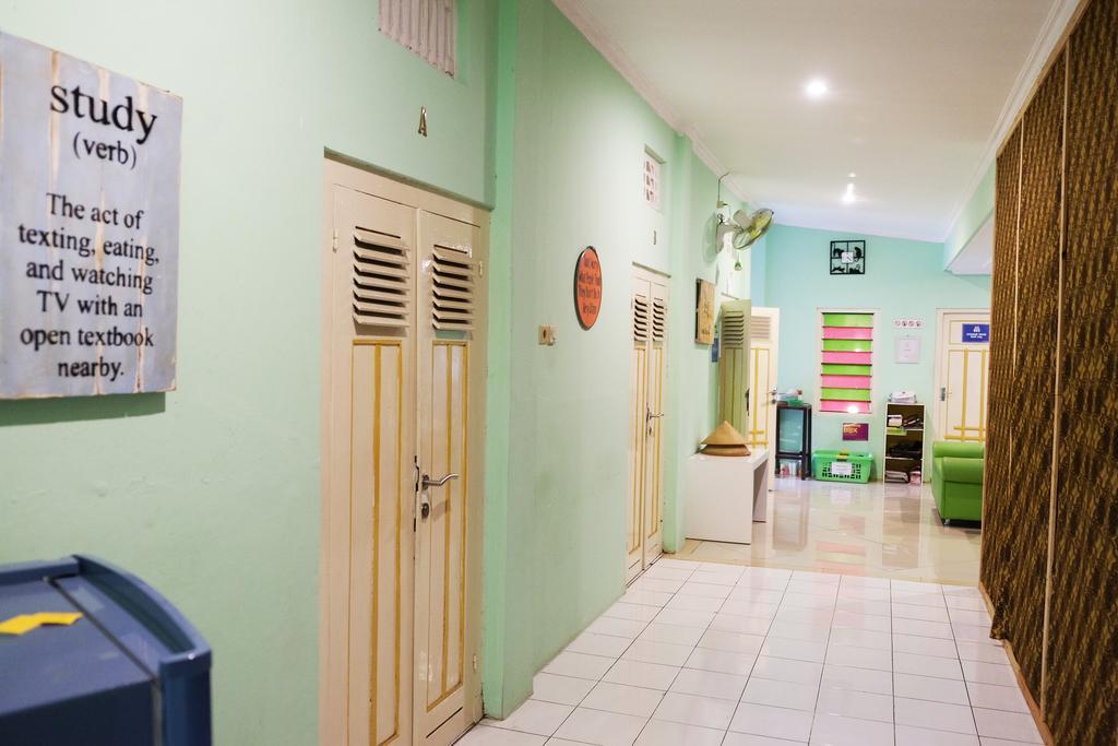 Hoz Bed & Breakfast Yogyakarta Esterno foto